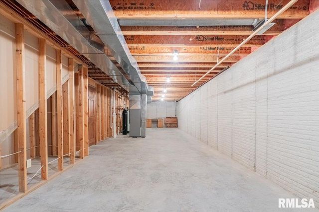 5897 COUNTRY MEADOW Lane, Clinton, IL 61727