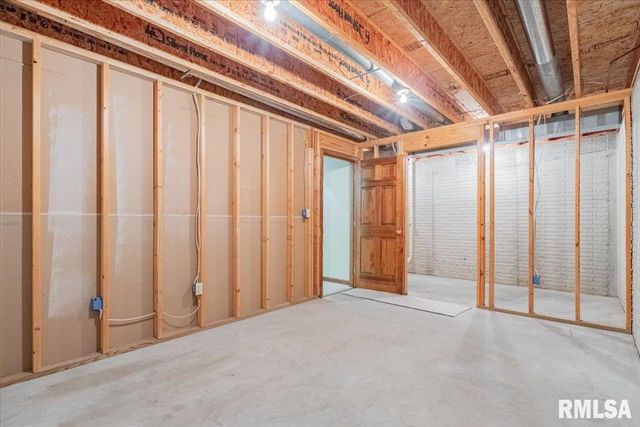 5897 COUNTRY MEADOW Lane, Clinton, IL 61727