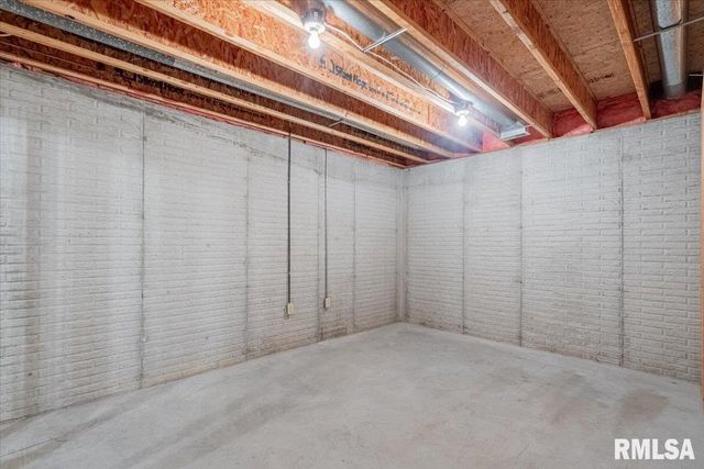 5897 COUNTRY MEADOW Lane, Clinton, IL 61727