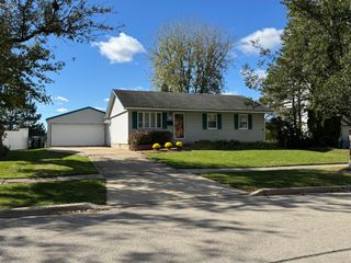 216 Kosan Circle, Streamwood, IL 60107