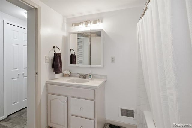 33231 Fargo Street, Livonia, MI 48152