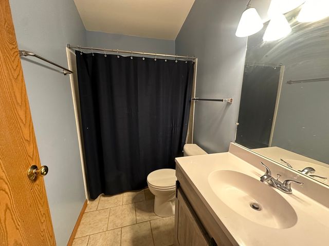535 Le Parc Circle, Buffalo Grove, IL 60089