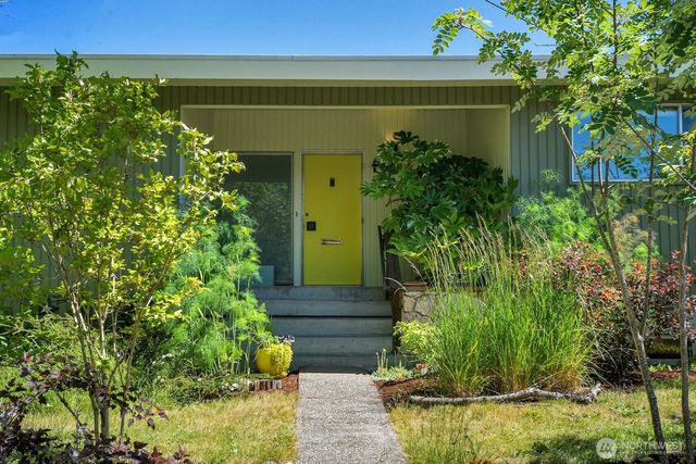 4802 24th Place S, Seattle, WA 98108