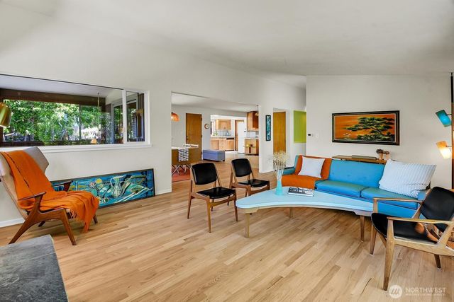 4802 24th Place S, Seattle, WA 98108