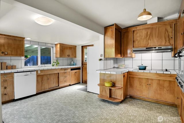 4802 24th Place S, Seattle, WA 98108