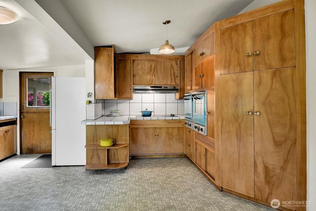 4802 24th Place S, Seattle, WA 98108