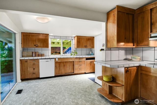 4802 24th Place S, Seattle, WA 98108