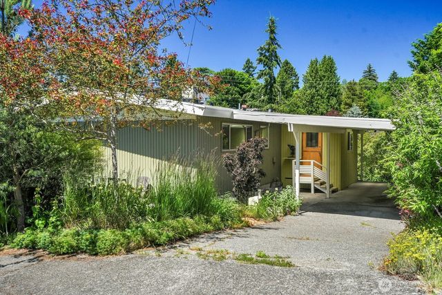 4802 24th Place S, Seattle, WA 98108