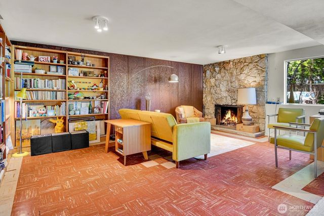4802 24th Place S, Seattle, WA 98108