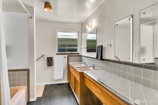 4802 24th Place S, Seattle, WA 98108