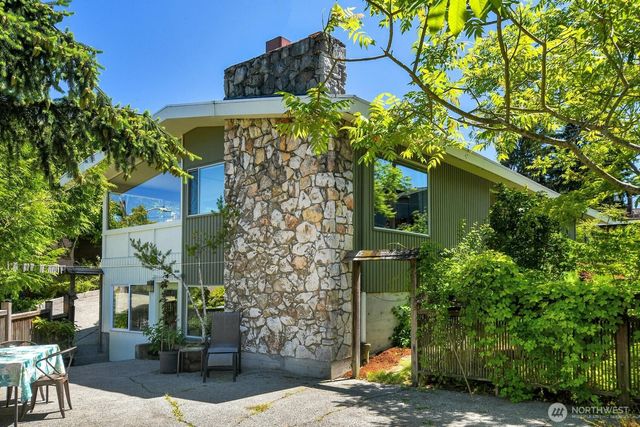 4802 24th Place S, Seattle, WA 98108