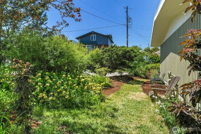 4802 24th Place S, Seattle, WA 98108