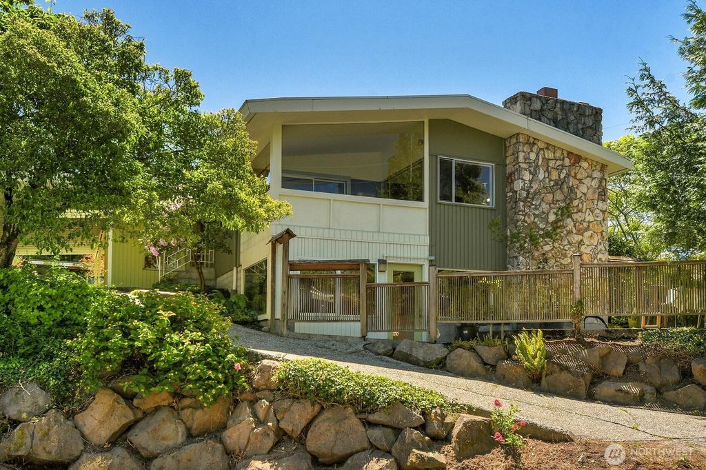 4802 24th Place S, Seattle, WA 98108