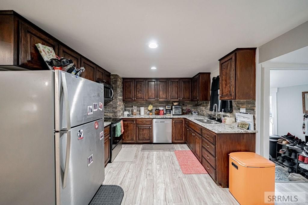 Image 8 of property listing at 6958 N 25th East, Idaho Falls, ID 83401