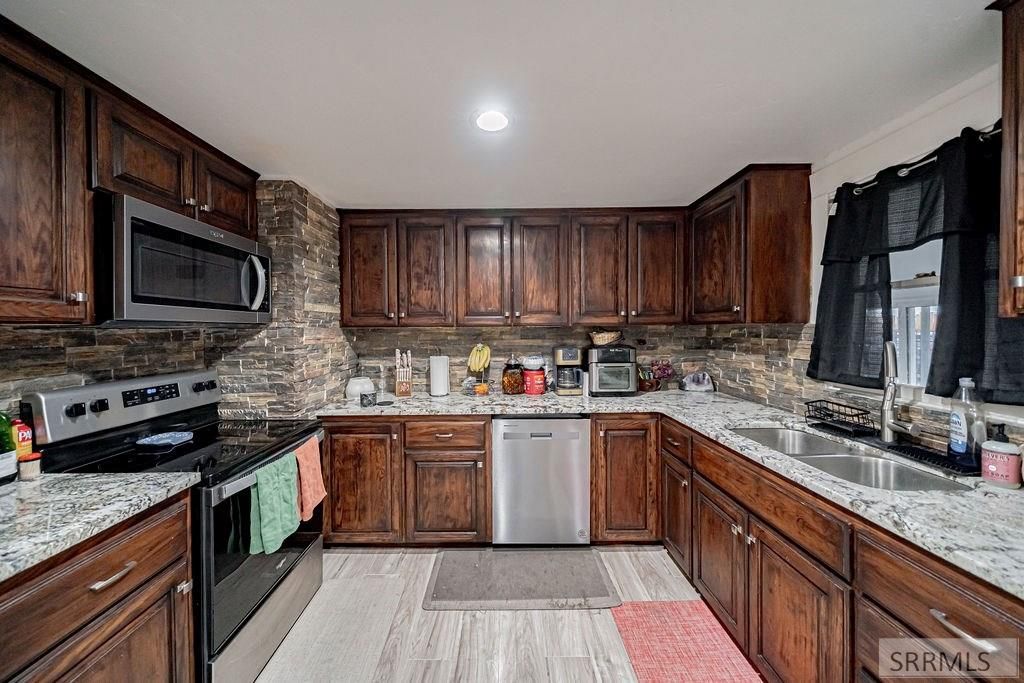 Image 9 of property listing at 6958 N 25th East, Idaho Falls, ID 83401