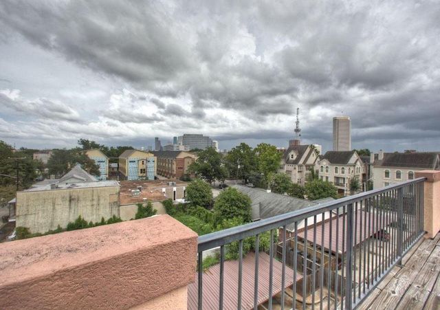 806 Jackson Hill Street 302, Houston, TX 77007
