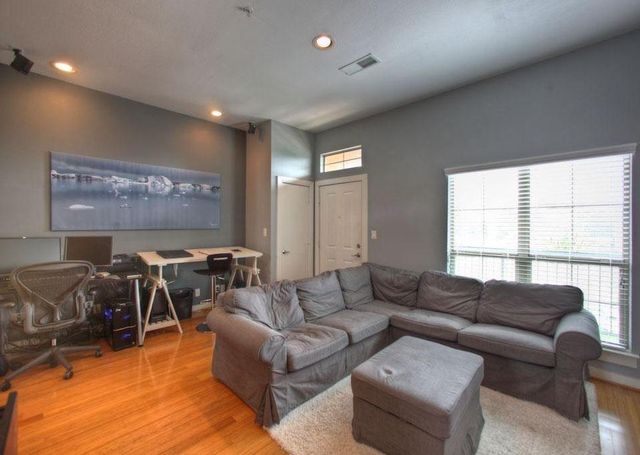 806 Jackson Hill Street 302, Houston, TX 77007