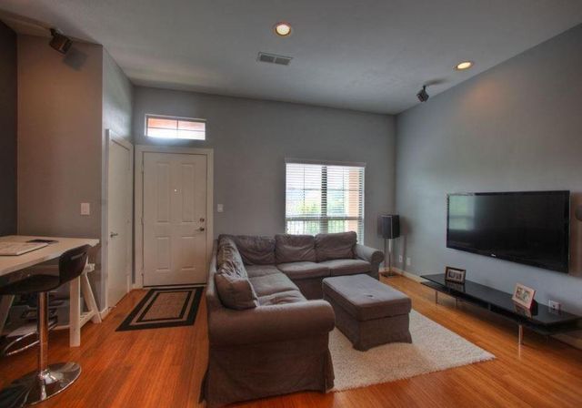 806 Jackson Hill Street 302, Houston, TX 77007
