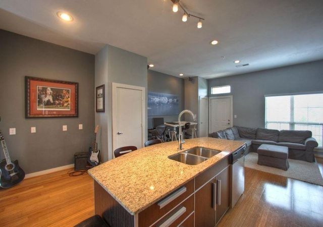 806 Jackson Hill Street 302, Houston, TX 77007