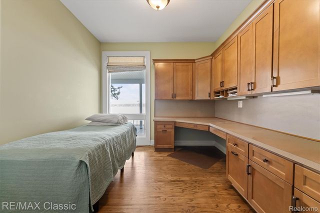 5118 S Shore Drive, Fruitport Village, MI 49461