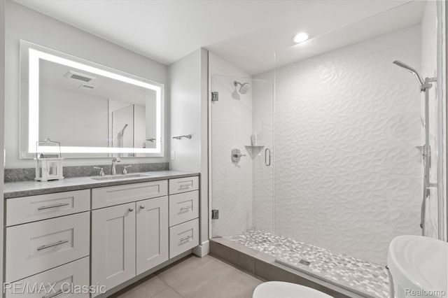 5118 S Shore Drive, Fruitport Village, MI 49461