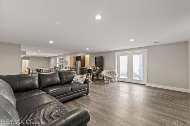 5118 S Shore Drive, Fruitport Village, MI 49461