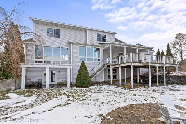 5118 S Shore Drive, Fruitport Village, MI 49461