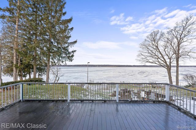 5118 S Shore Drive, Fruitport Village, MI 49461