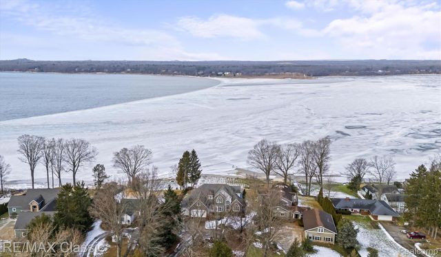 5118 S Shore Drive, Fruitport Village, MI 49461