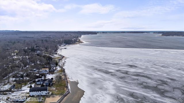 5118 S Shore Drive, Fruitport Village, MI 49461