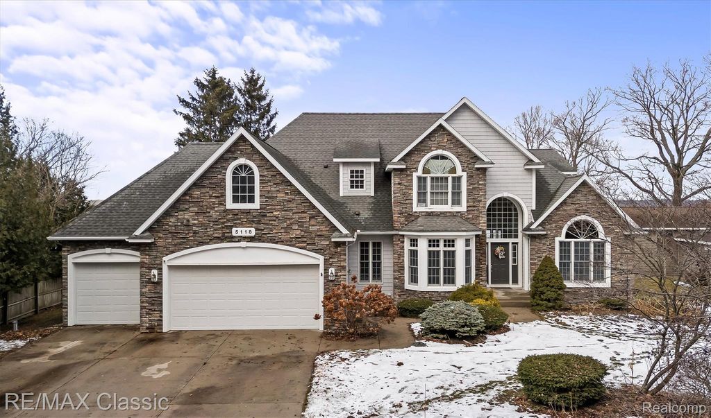 5118 S Shore Drive, Fruitport Village, MI 49461