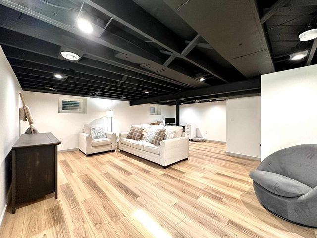 17360 Patricia LANE, Brookfield, WI 53045