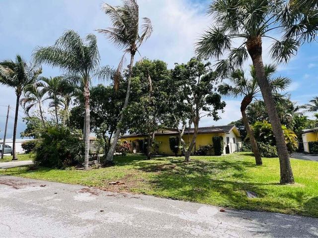 7834 Edgewater Drive, Lake Clarke Shores, FL 33406