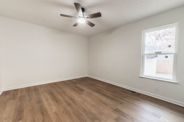 1805 Meadow Cliff Dr, Nashville, TN 37210