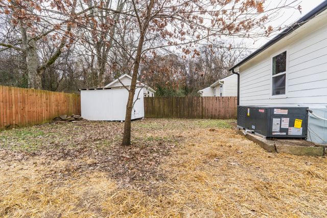 1805 Meadow Cliff Dr, Nashville, TN 37210