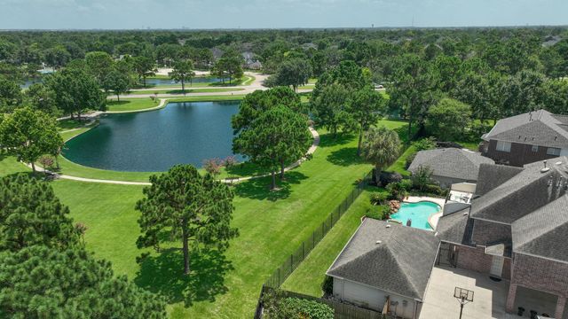 17331 Fairgrove Park Drive, Houston, TX 77095