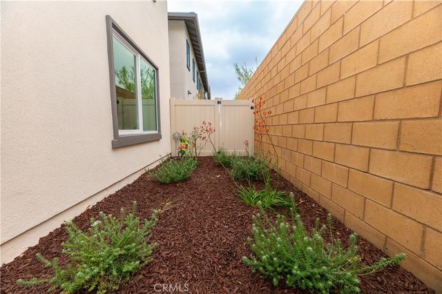 14405 Maraschino Ave, Fontana, CA 92335