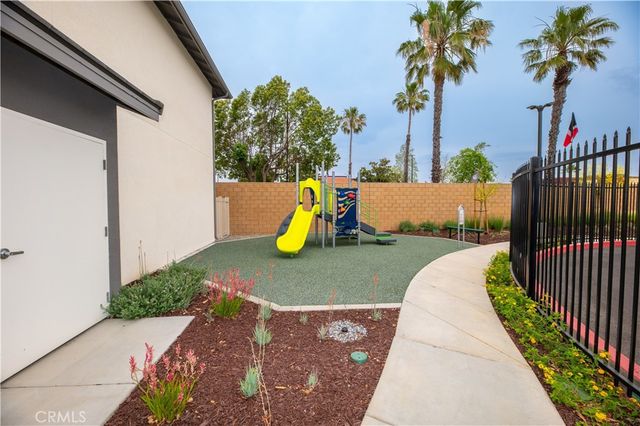 14405 Maraschino Ave, Fontana, CA 92335