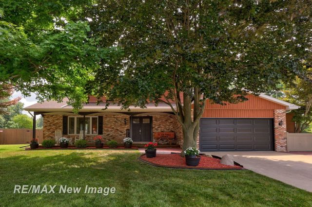 8889 Crooked Creek Drive, Saginaw, MI 48609