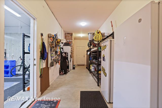 8889 Crooked Creek Drive, Saginaw, MI 48609