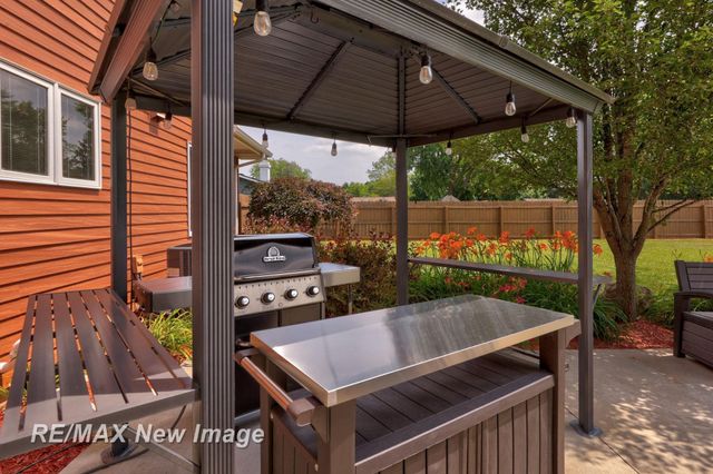 8889 Crooked Creek Drive, Saginaw, MI 48609