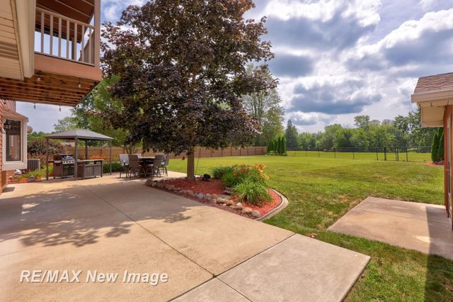 8889 Crooked Creek Drive, Saginaw, MI 48609