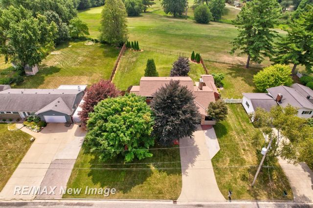 8889 Crooked Creek Drive, Saginaw, MI 48609