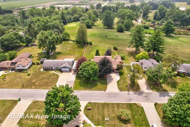 8889 Crooked Creek Drive, Saginaw, MI 48609