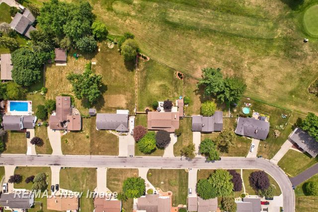 8889 Crooked Creek Drive, Saginaw, MI 48609