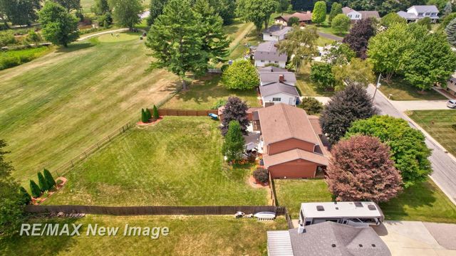 8889 Crooked Creek Drive, Saginaw, MI 48609