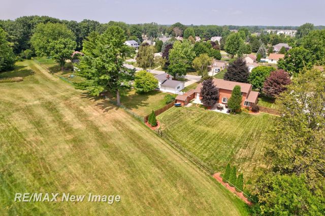 8889 Crooked Creek Drive, Saginaw, MI 48609