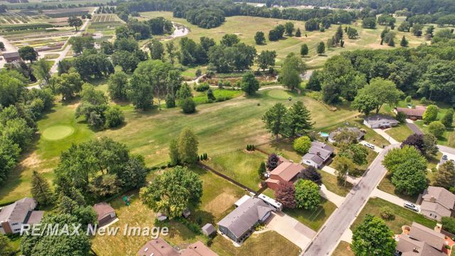 8889 Crooked Creek Drive, Saginaw, MI 48609