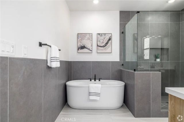 1029 N STALEY LANE, Los Angeles, CA 90042