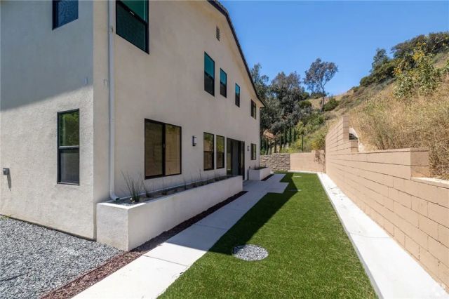 1029 N STALEY LANE, Los Angeles, CA 90042
